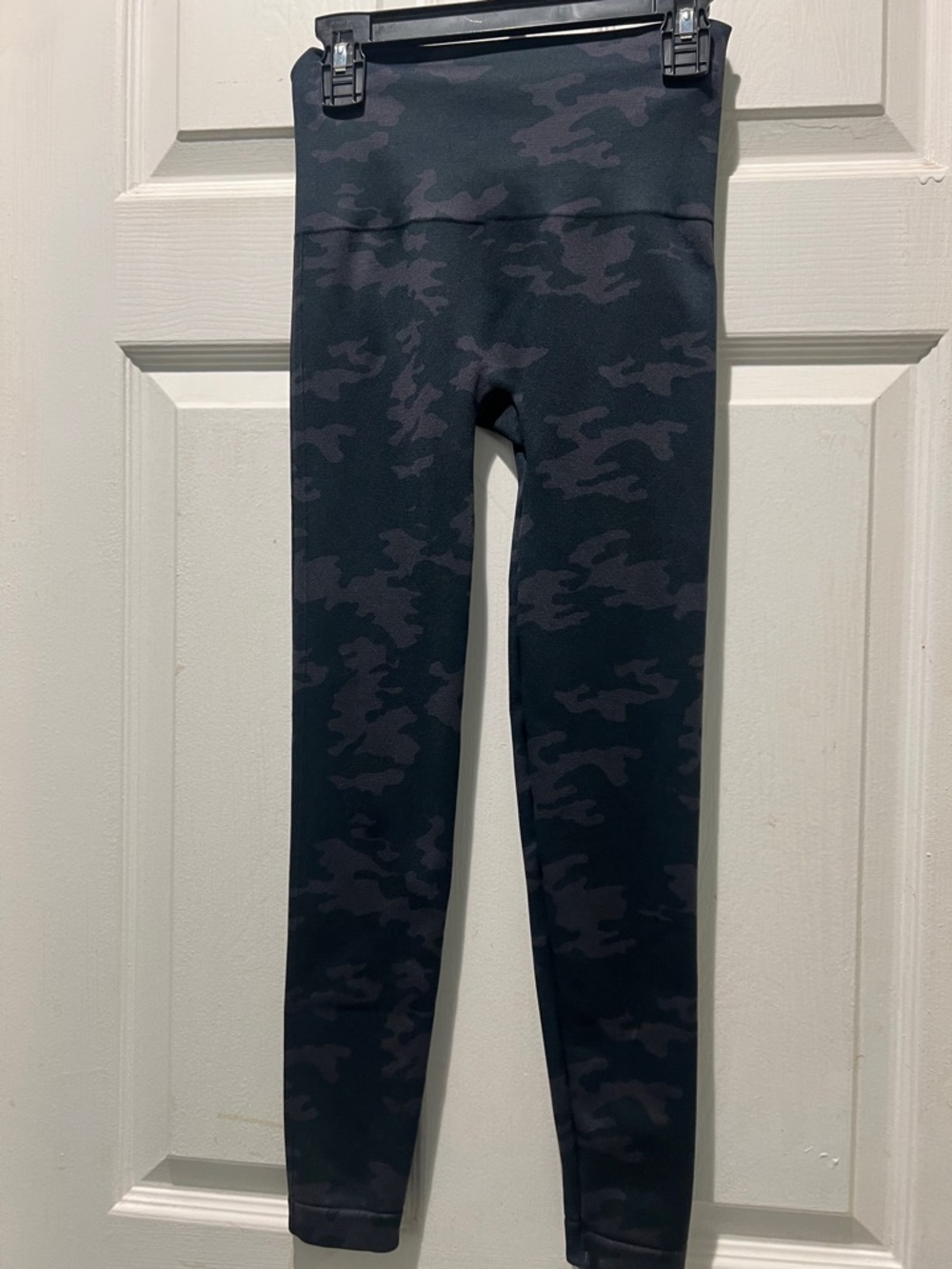 SPANX Woman’s Black and Gray Camo Leggings - Picture 3 of 7